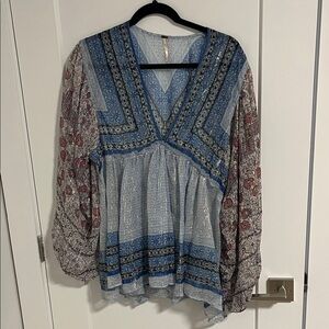 FREE PEOPLE BOHEMIAN TOP (MEDIUM)